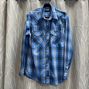 Wrangler Blue Plaid Western Snap Shirt (like new) Men’s Size M